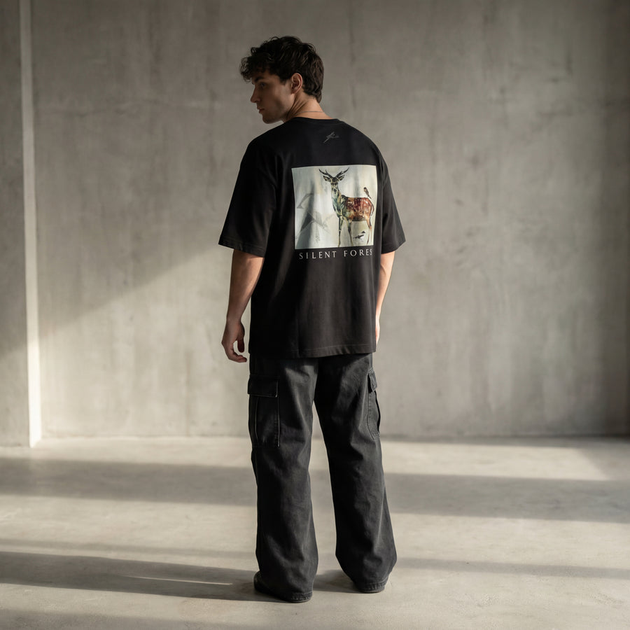モデル身長:183cm 着用サイズ:XL ゆったりとした Oversize Fit シルエット。