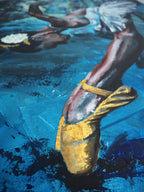 A swan in backstreet